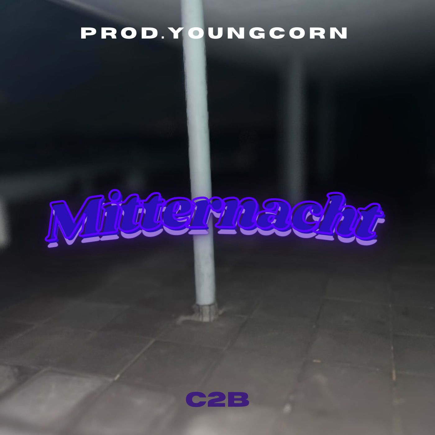 Dunkler Unterraum mit Säule und lila Schrift ‚Mitternacht‘